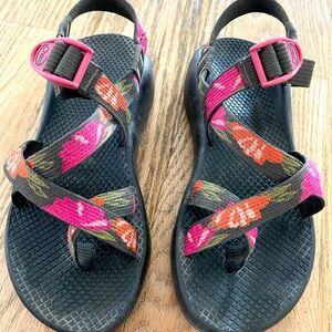Chaco Z2 classic flower sandal, Women size 7